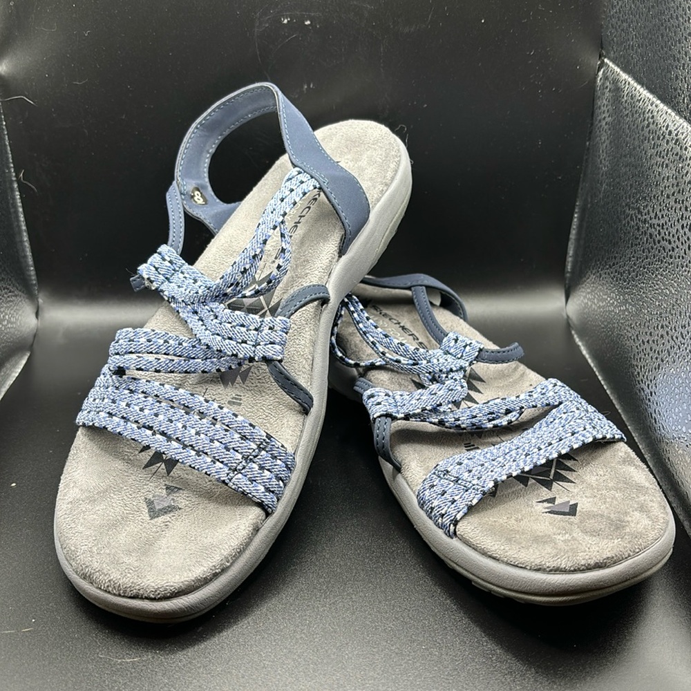 Skechers reggae slim stretch sandals. size 8 periwinkle blue and black straps